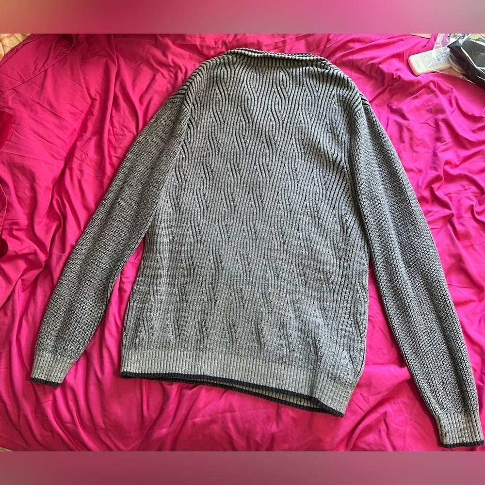 #24 Tommy Bahama sweater - Picture 8 of 9
